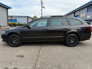 /photos/9418/715cc721-9180-290d-d59c-ca8884d83250_i320x240.jpg